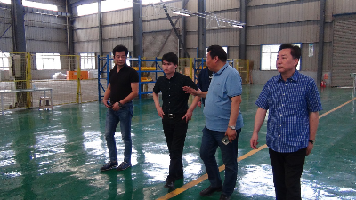 娃哈哈集團(tuán)蒞臨華豫萬(wàn)通調(diào)研六谷鮮湯智能售賣機(jī)生產(chǎn)進(jìn)度