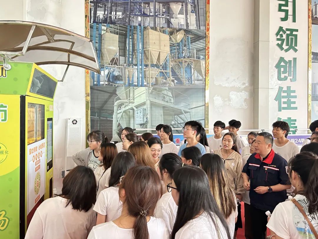 魯山縣委領導帶領返鄉(xiāng)大學生來訪華豫萬通參觀交流