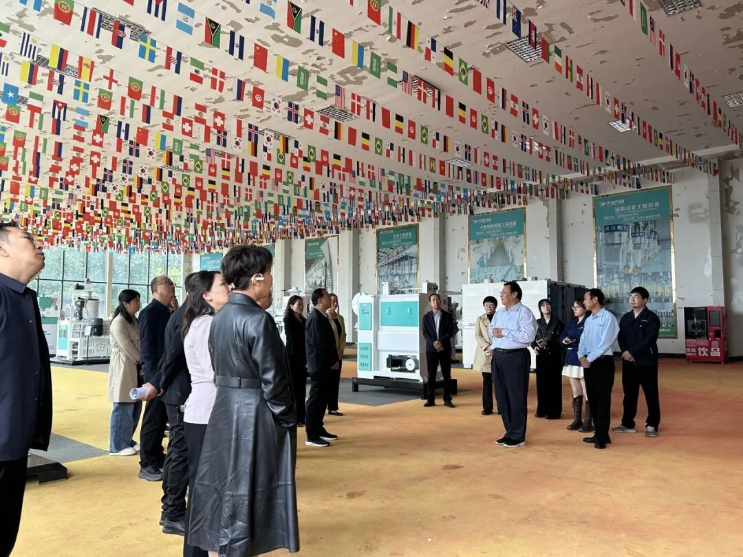 魯山縣人大常委會調(diào)研團蒞臨華豫萬通考察指導(dǎo) | 共探玉米雜糧加工設(shè)備科技成果轉(zhuǎn)化新路徑